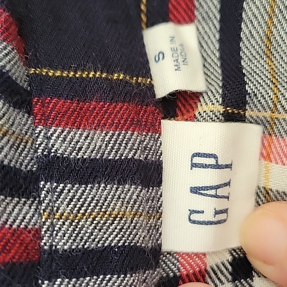 GAP small button down flannel red white blue plaid - Picture 3 of 4